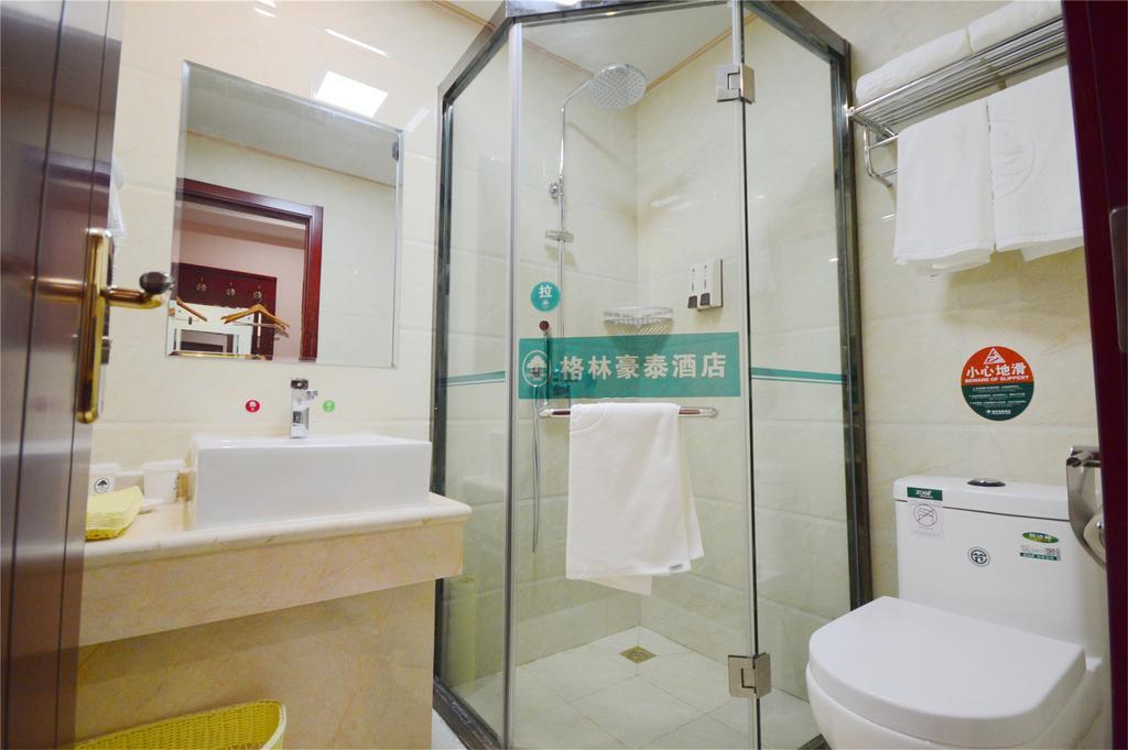 Greentree Inn Hainan Haikou East Train Station East Fengxiang Road Business Hotel Exterior photo